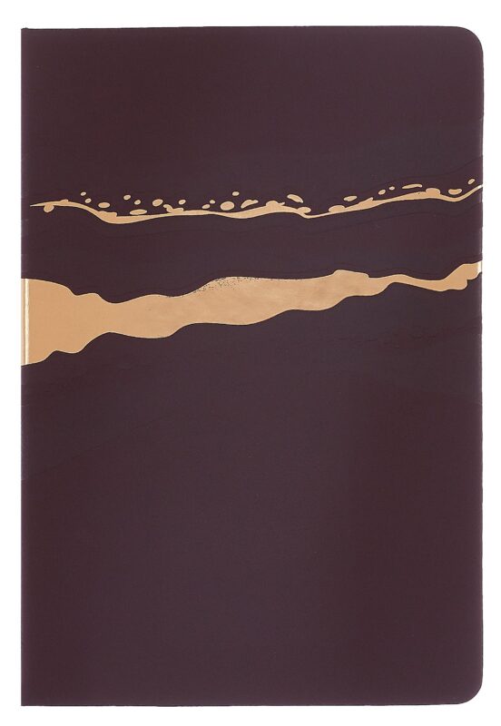 Ежедневник недат. А5 120л "Софт-тач глосс" бордовый, кожзам, мягк.переплет, тиснение 3D-фольгой, справ.мат-лы, ляссе, подар.карт.коробка с ПВХ-крышкой