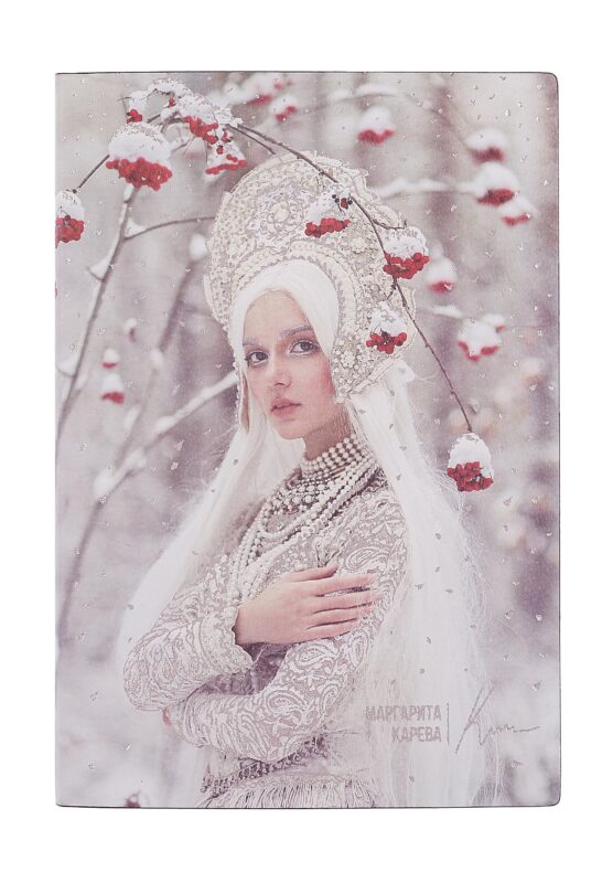 Ежедневник недат. А5 120л "Наппа. Маргарита Карева, рябина" кожзам, мягк. переплет, тисн.фольгой, офсет, справ.мат-лы, ляссе, инд.уп